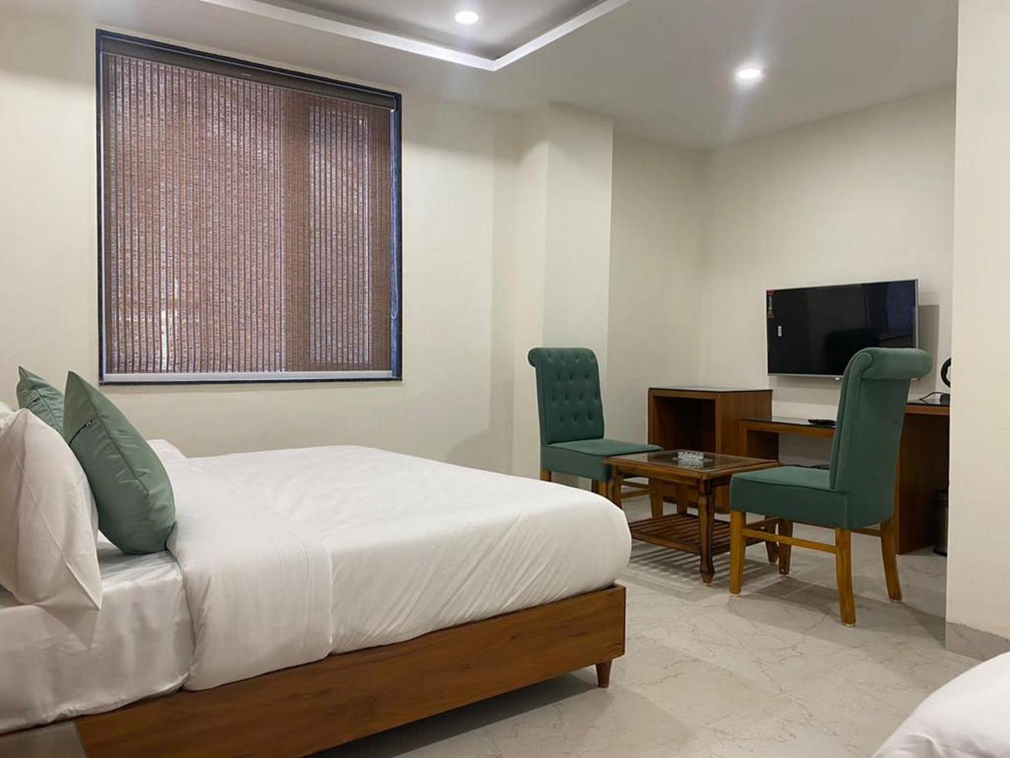 Hotel Eleven Heights ボーパール エクステリア 写真