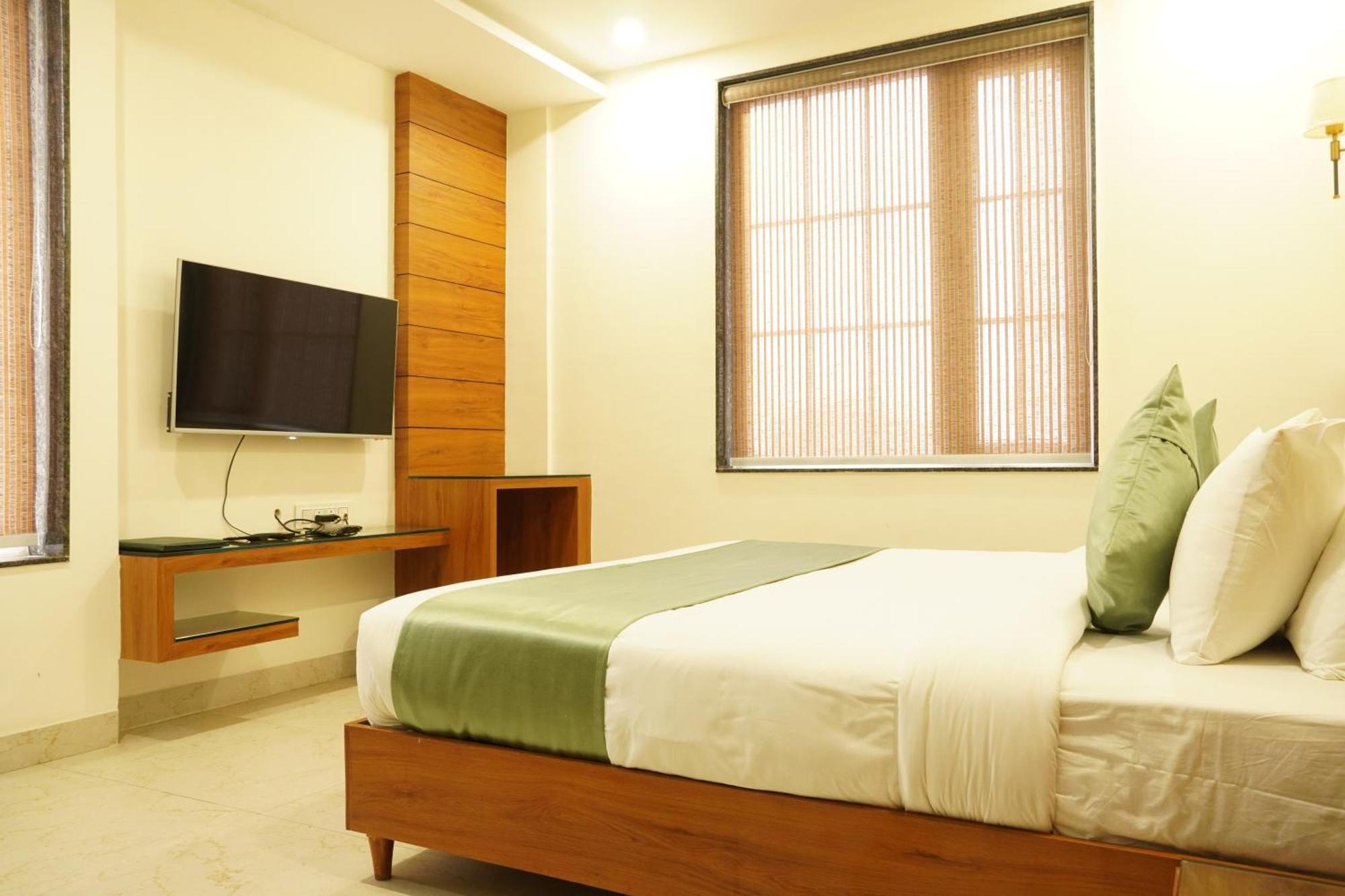 Hotel Eleven Heights ボーパール エクステリア 写真